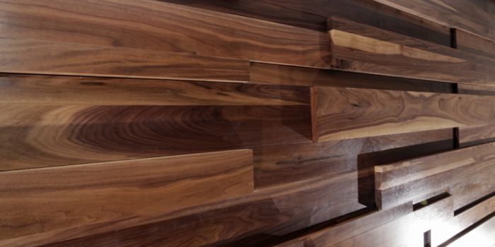 El uso de la madera para revestimientos de piso o paredes.